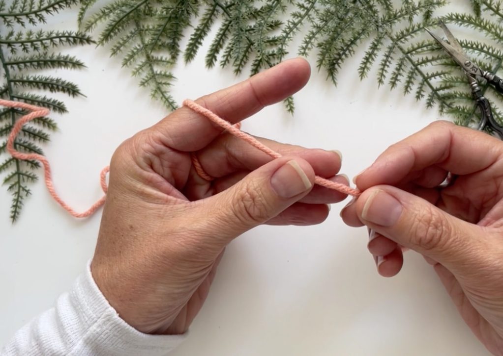 how to hold a crochet hook and yarn