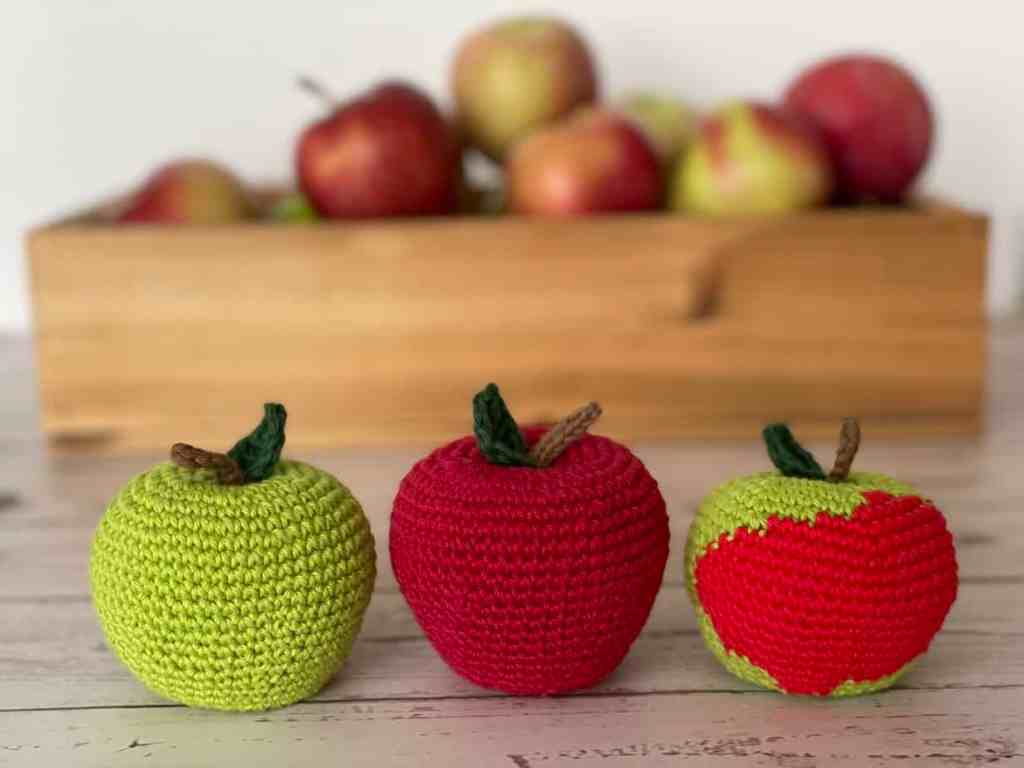 Crochet apples in a line green red honeycrisp
