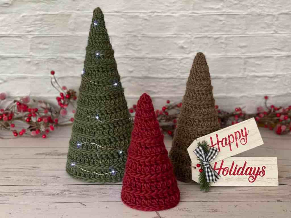 Christmas Tree Free Crochet Pattern Image with Lights and Holiday Sign