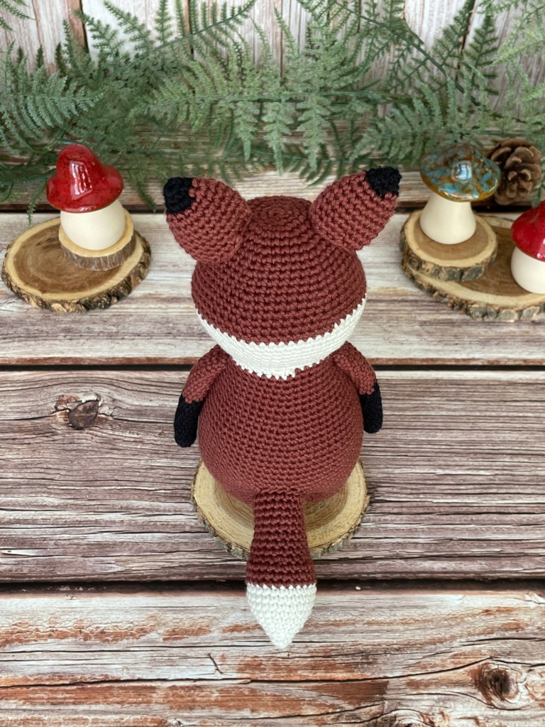 Fox crochet pattern in the making - back of fox