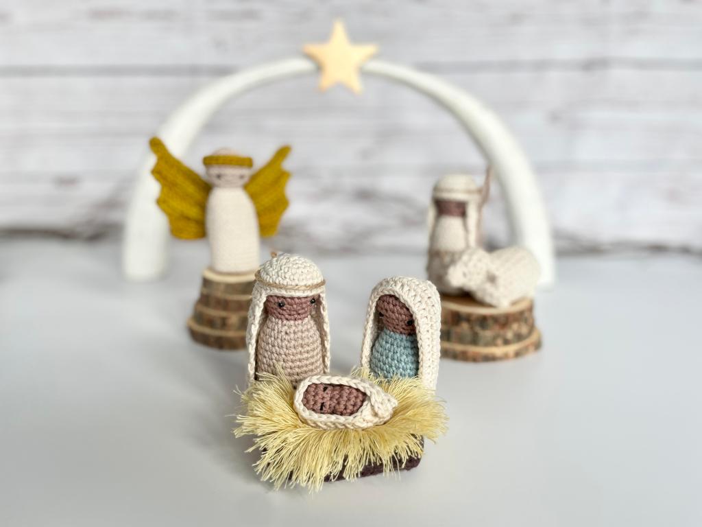 nativity set free crochet pattern - the Holy Family