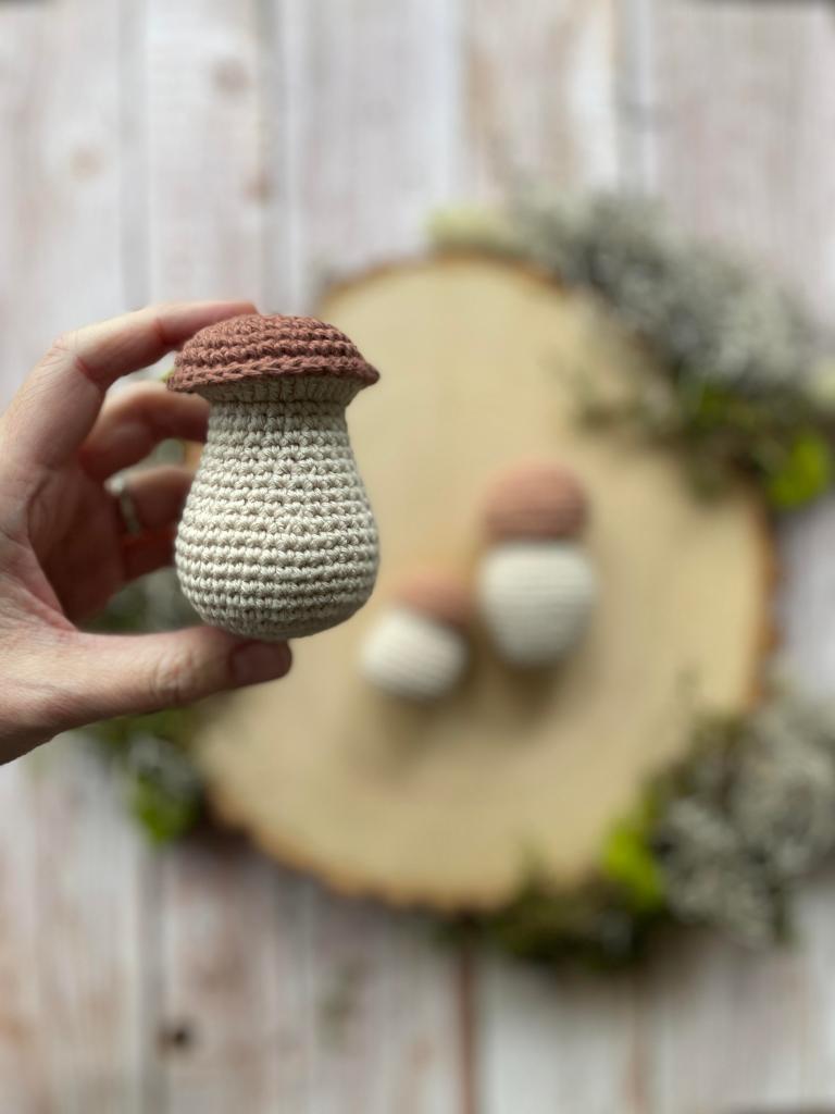 Porcini mushroom crochet pattern - Up Close