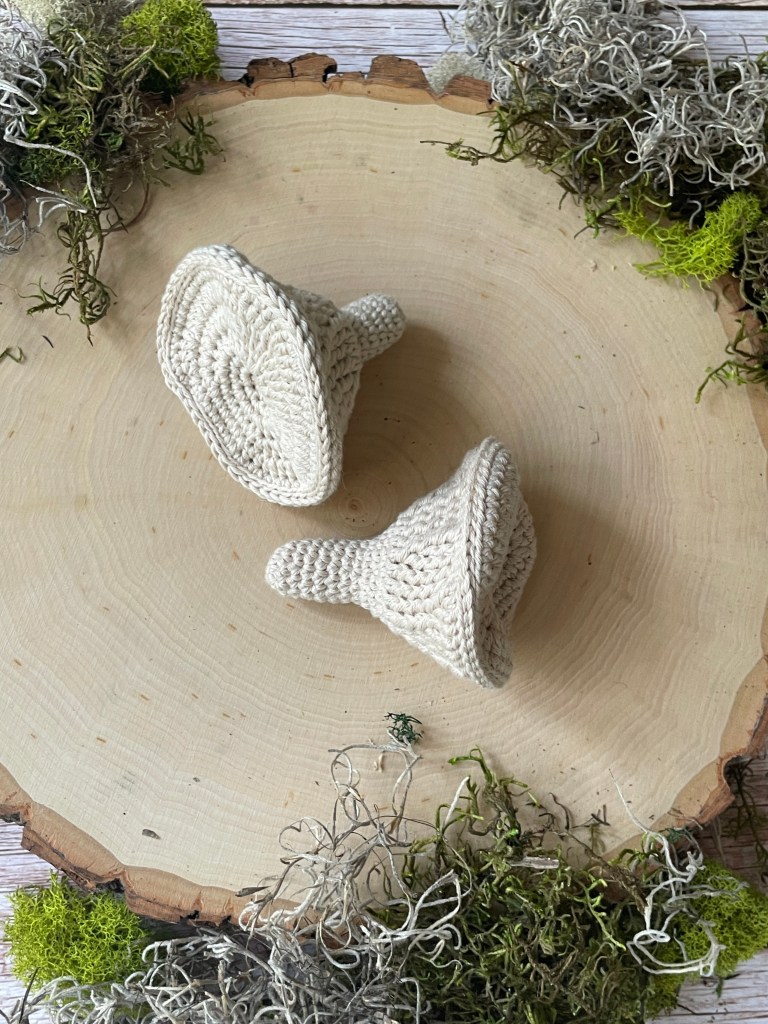 oyster mushroom crochet pattern...completed, up close