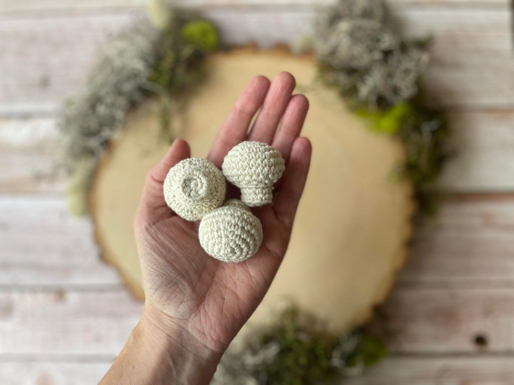 button mushroom crochet pattern (completed photo)