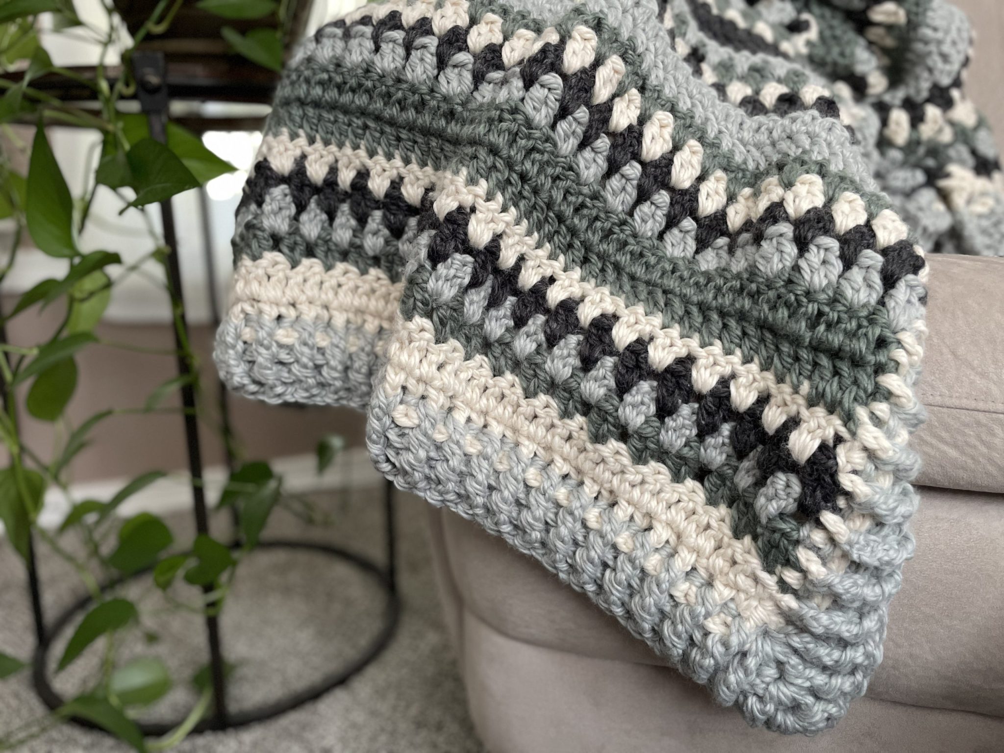 Chunky Crochet Blanket Pattern: Free Pattern + Video Tutorial