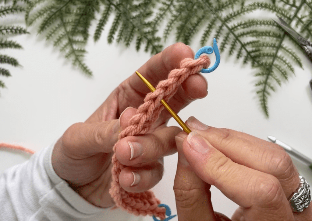 how to identify single crochet - locating the "v"
