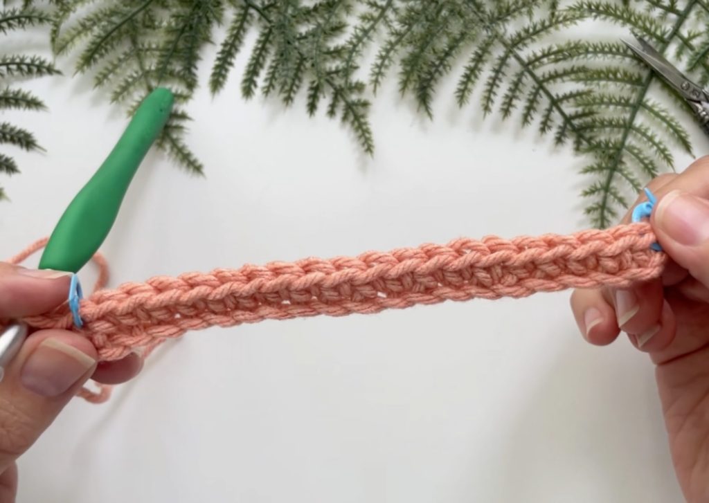 how to count crochet rows and stitches - using stitch markers to mark the first and last stitch of a row